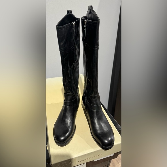 Stylish new never worn leather boots in size 6.5 - Picture 2 of 5